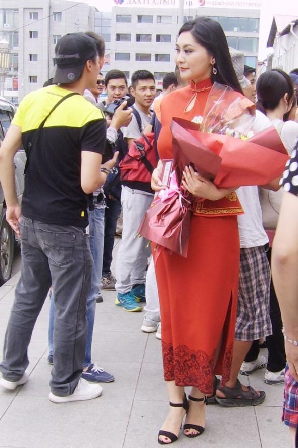 “Алтан гадас” одонгоор энгэрээ мялаалгасан мисс Б.Гантогоо